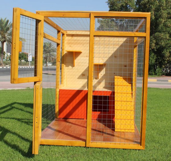 cat house with fenced play area 3