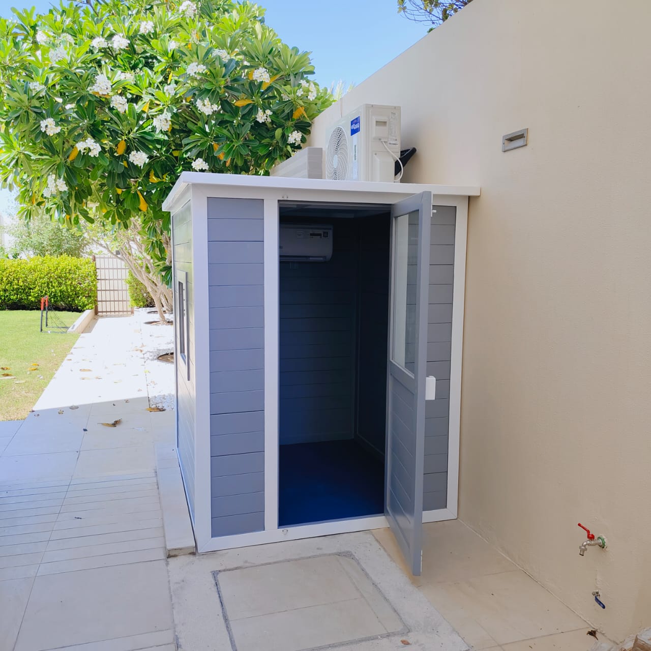 Outdoor Wooden Dog House with Split AC