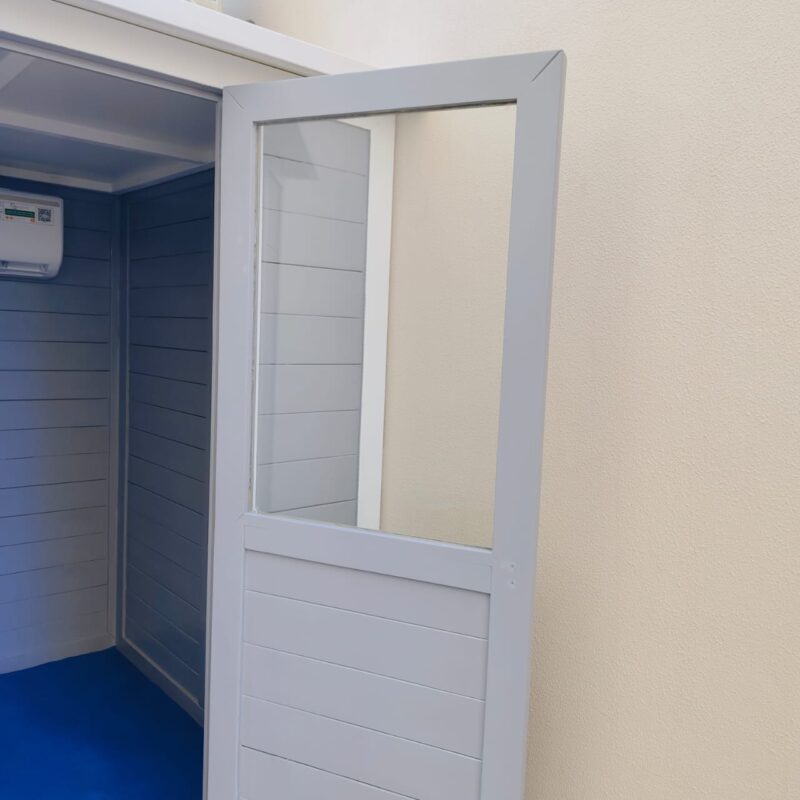 Outdoor Wooden Dog House with Split AC